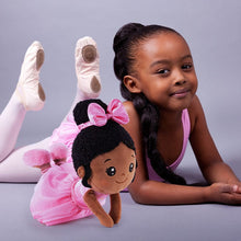 Carica l&#39;immagine nel visualizzatore di Gallery, OUOZZZ Personalized Deep Skin Tone Plush Pink Ballet Doll